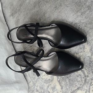 🖤 Life Stride Black Slingback Pumps 🖤
